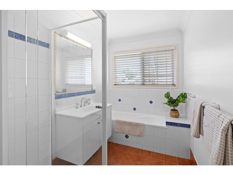 20 Kingfisher Crescent, Belmont QLD 4153