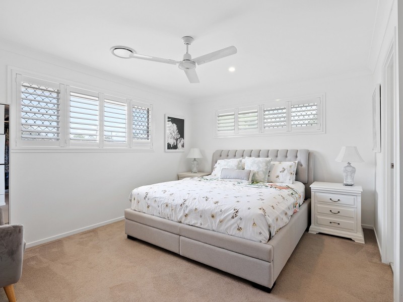 22 Sailfish Avenue, Birkdale QLD 4159