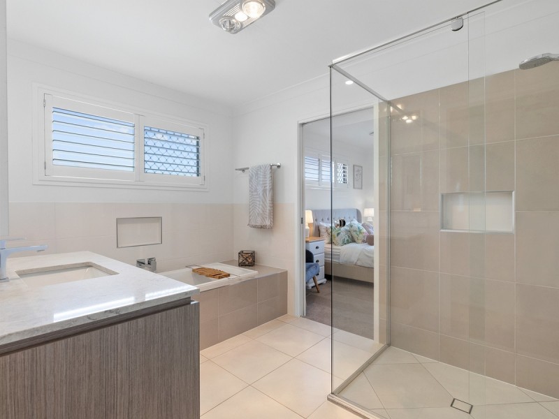 22 Sailfish Avenue, Birkdale QLD 4159