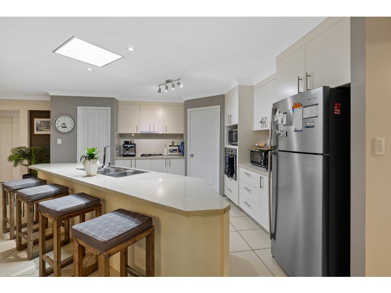 13 Attenborough Circuit, Redland Bay QLD 4165