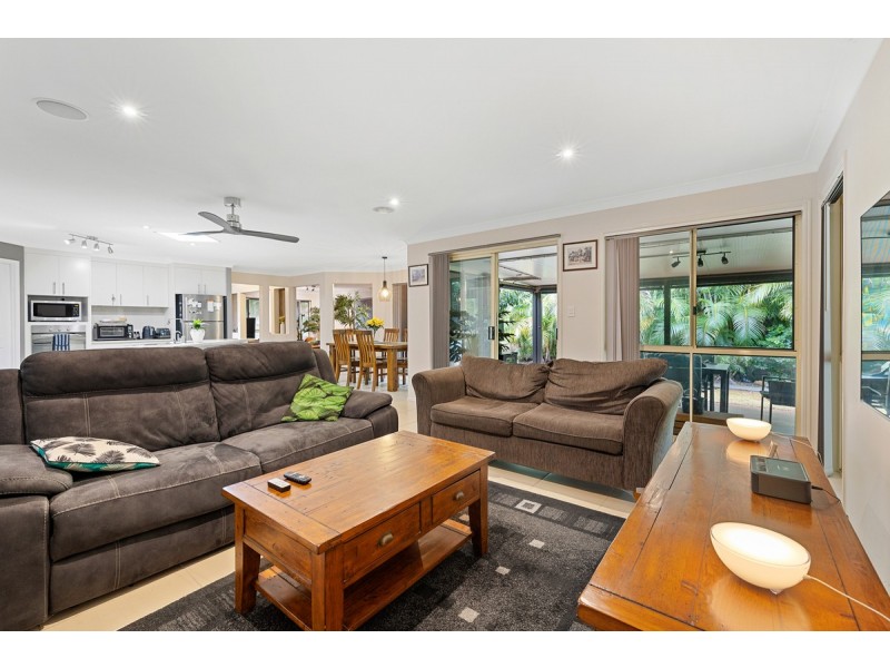 13 Attenborough Circuit, Redland Bay QLD 4165