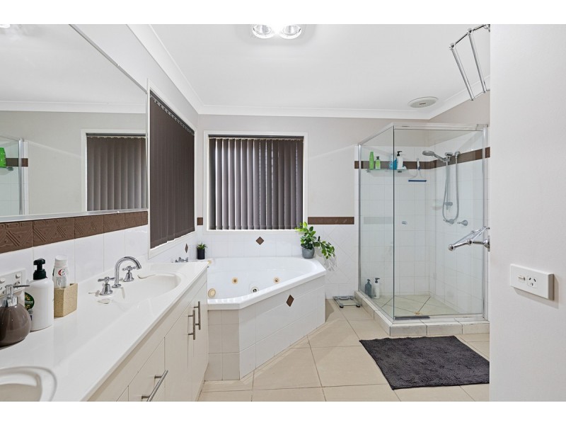 13 Attenborough Circuit, Redland Bay QLD 4165