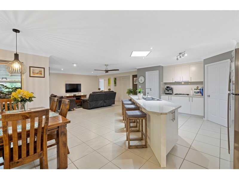 13 Attenborough Circuit, Redland Bay QLD 4165