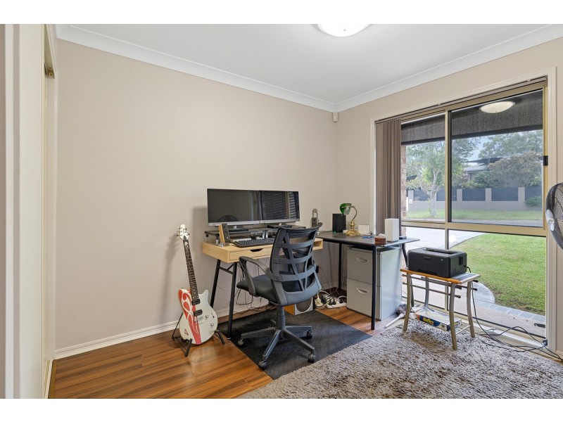 13 Attenborough Circuit, Redland Bay QLD 4165