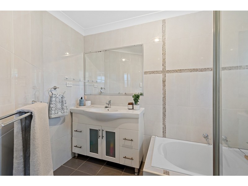 10 Waterford Crescent, Ormiston QLD 4160