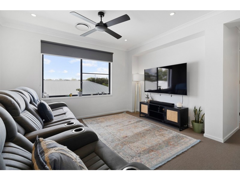 5 Moores Road, Redland Bay QLD 4165