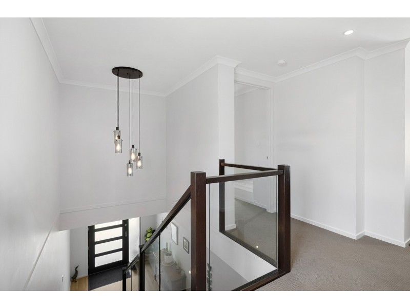 5 Moores Road, Redland Bay QLD 4165