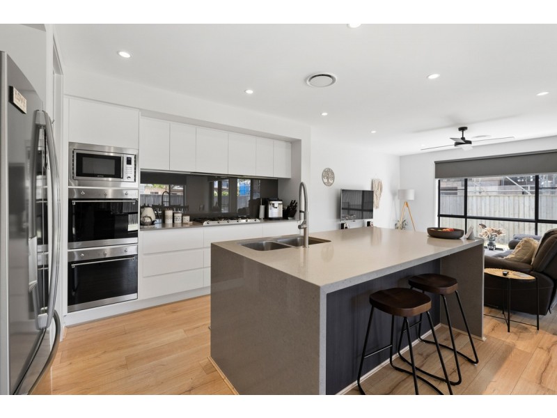 5 Moores Road, Redland Bay QLD 4165