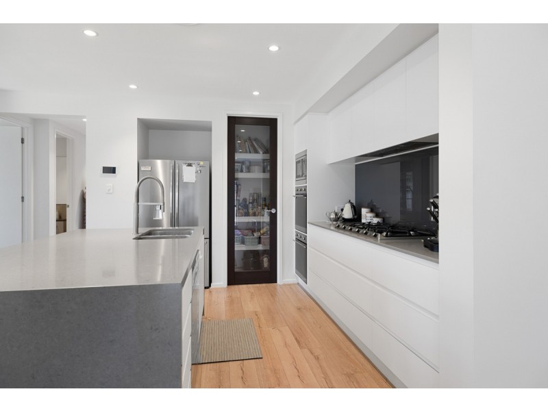 5 Moores Road, Redland Bay QLD 4165