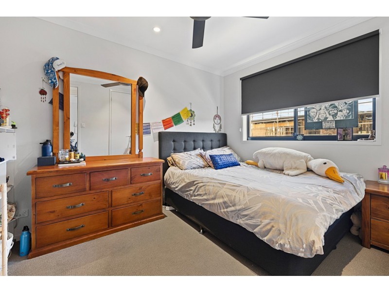 5 Moores Road, Redland Bay QLD 4165