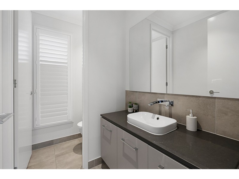 5 Moores Road, Redland Bay QLD 4165