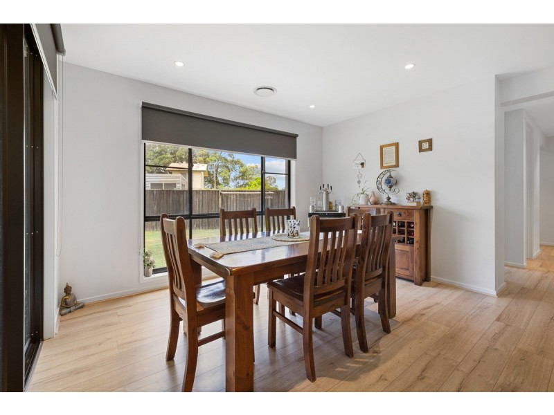 5 Moores Road, Redland Bay QLD 4165