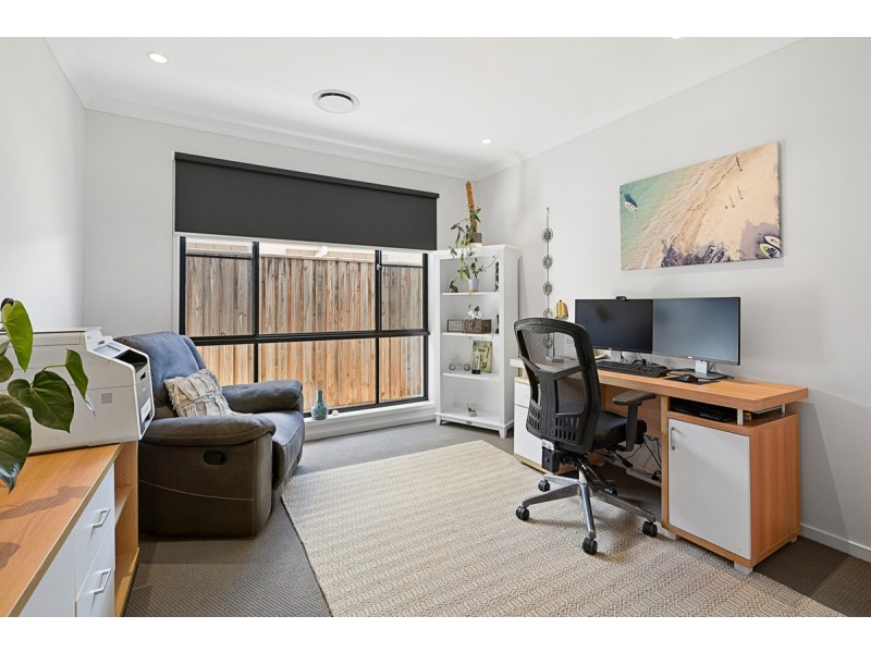 5 Moores Road, Redland Bay QLD 4165