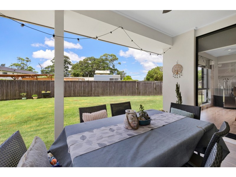 5 Moores Road, Redland Bay QLD 4165