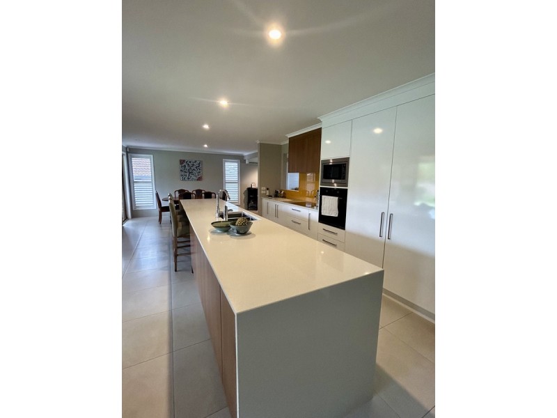 8 Ocean Street, Cleveland QLD 4163