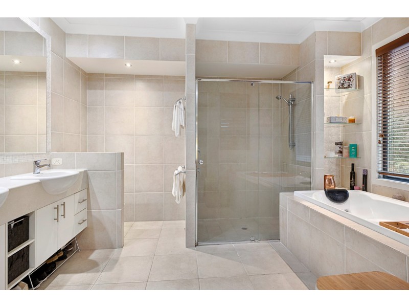 8 Whepstead Avenue, Wellington Point QLD 4160