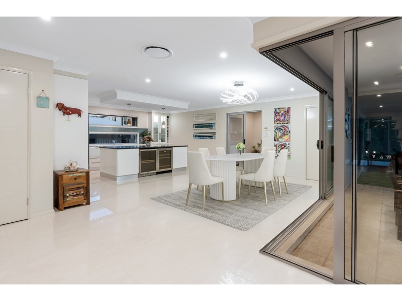 130 Burdekin Drive, Sinnamon Park QLD 4073