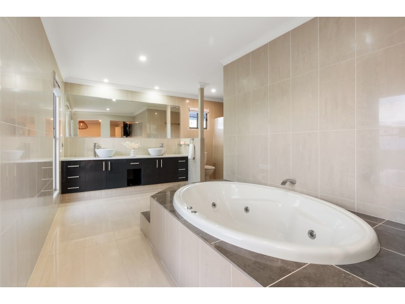 130 Burdekin Drive, Sinnamon Park QLD 4073