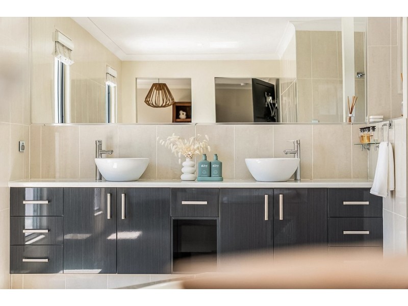 130 Burdekin Drive, Sinnamon Park QLD 4073