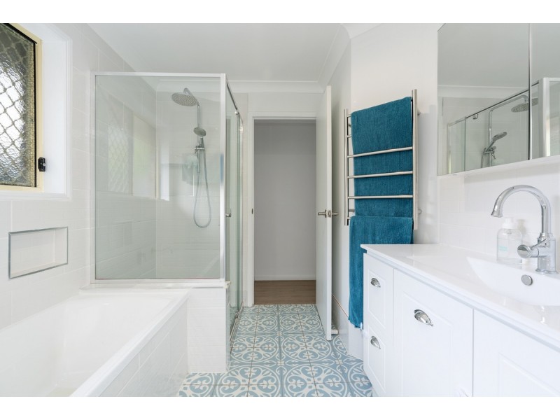 6 Heath Street, Forest Lake QLD 4078