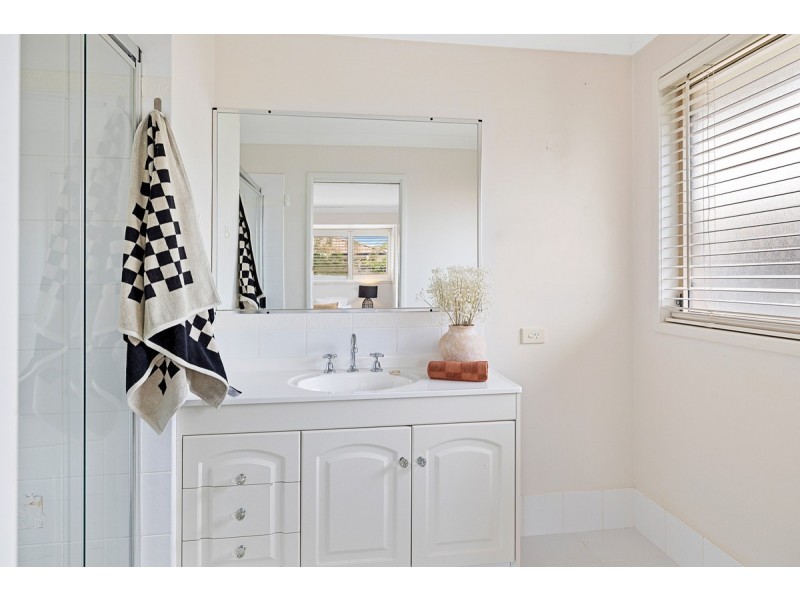 10 Lanyard Place, Redland Bay QLD 4165