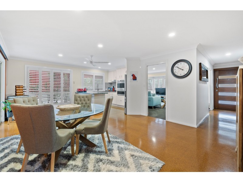 37 Wyncroft Street, Holland Park QLD 4121