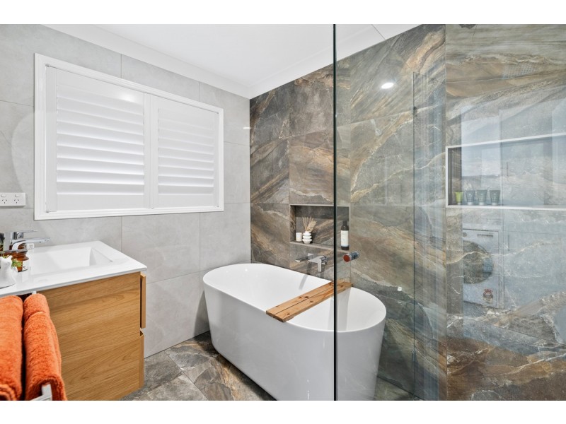 37 Wyncroft Street, Holland Park QLD 4121