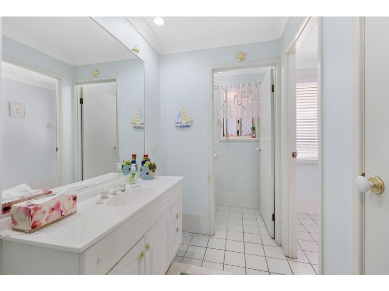 4 Kestrel Court, Victoria Point QLD 4165