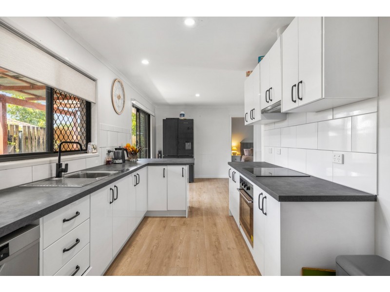 3 Terrier Court, Redland Bay QLD 4165