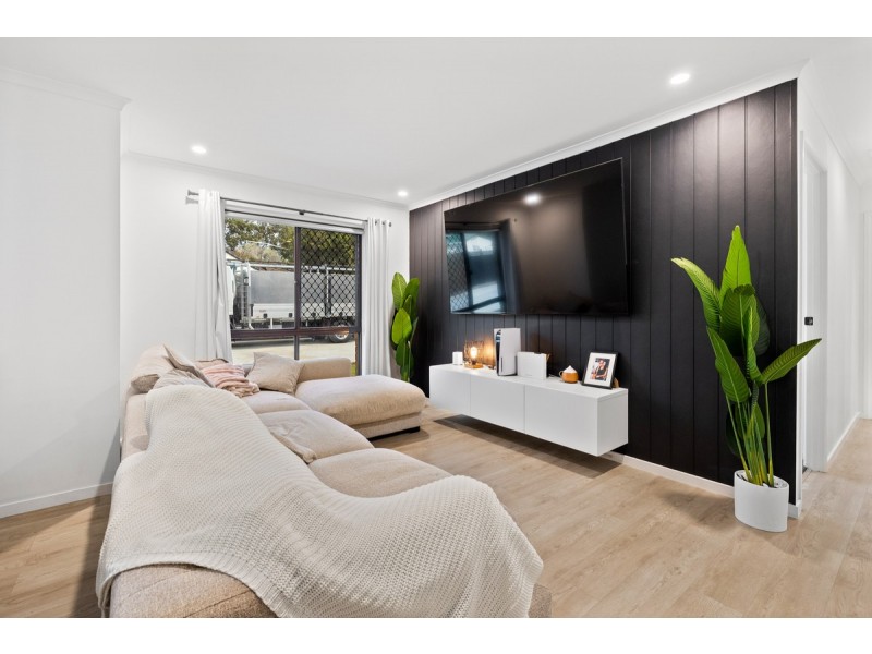 3 Terrier Court, Redland Bay QLD 4165