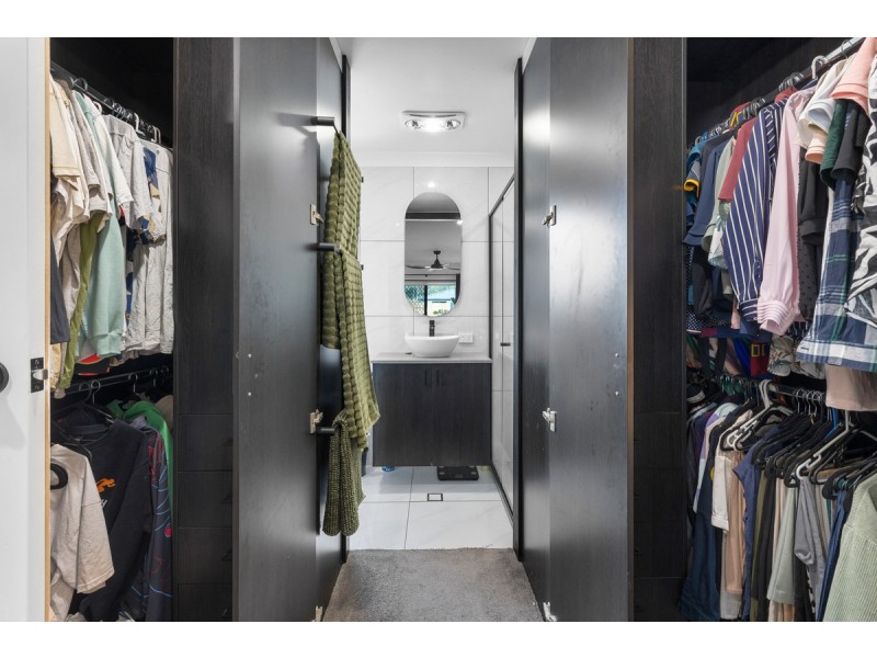 3 Terrier Court, Redland Bay QLD 4165