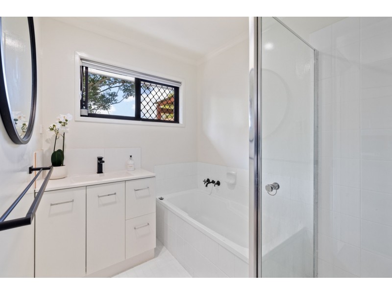 3 Terrier Court, Redland Bay QLD 4165