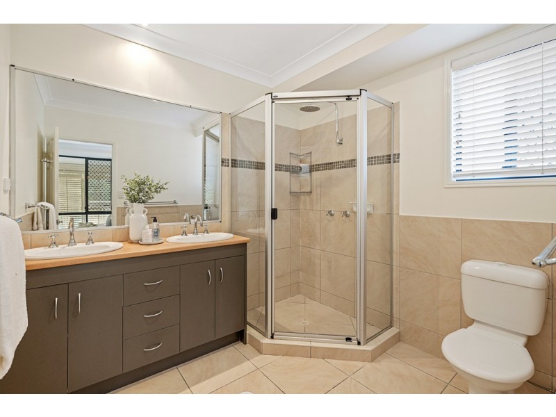 7 Cliff Close, Wakerley QLD 4154