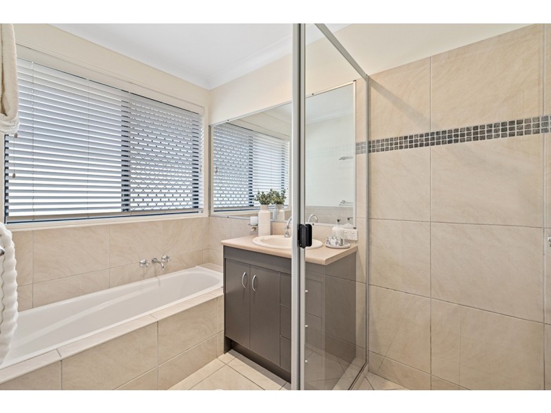 7 Cliff Close, Wakerley QLD 4154