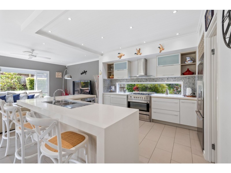 16 Clive Road, Birkdale QLD 4159