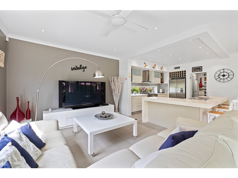 16 Clive Road, Birkdale QLD 4159