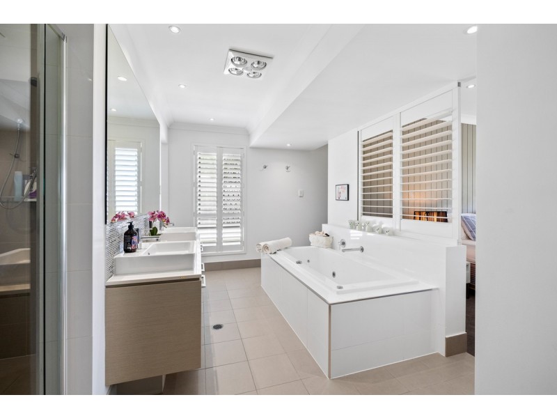 16 Clive Road, Birkdale QLD 4159