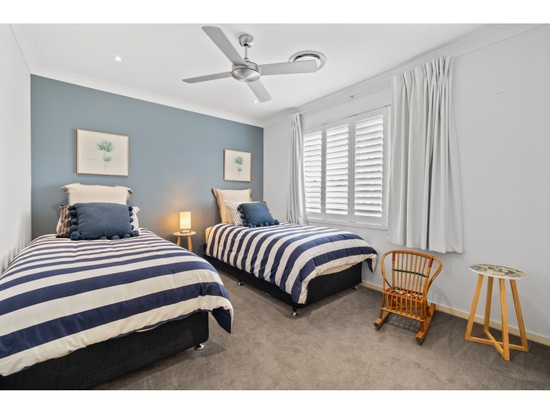 16 Clive Road, Birkdale QLD 4159