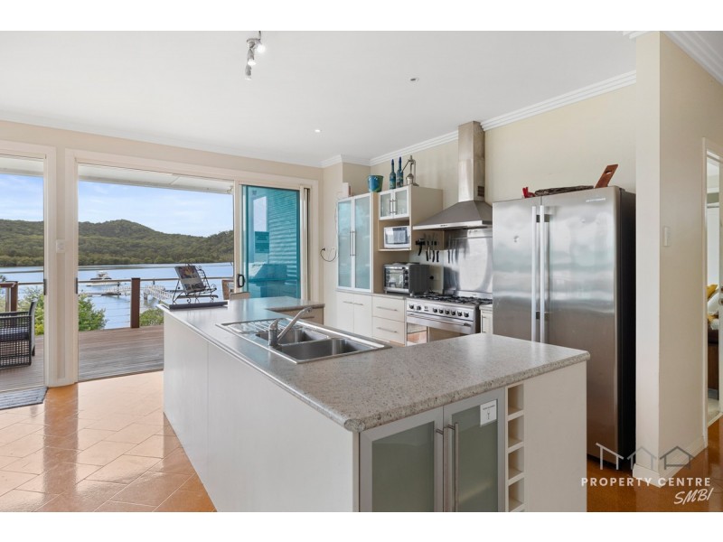 99 Wahine Drive, Russell Island QLD 4184