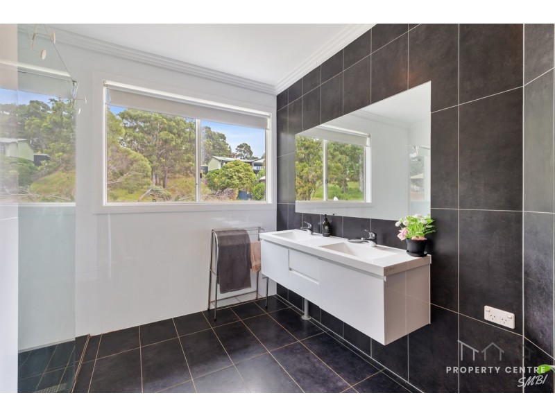 99 Wahine Drive, Russell Island QLD 4184