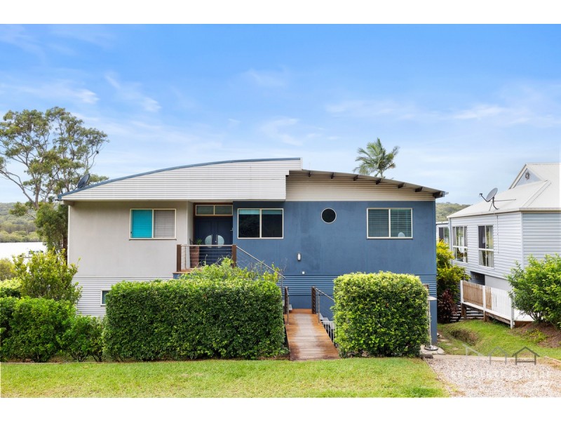 99 Wahine Drive, Russell Island QLD 4184