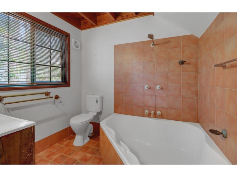 30 Pear Street, Redland Bay QLD 4165