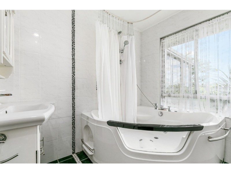 31-33 Wilkie Street, Redland Bay QLD 4165