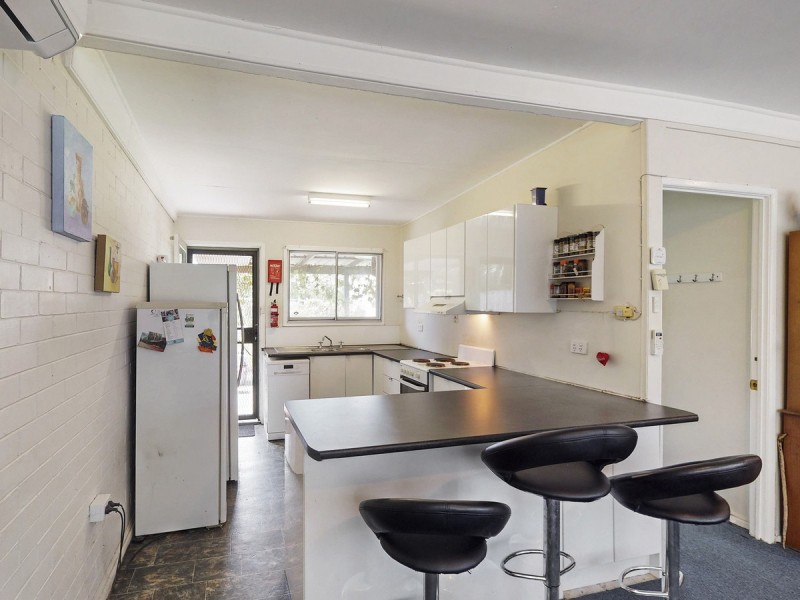34 Kianawah Road, Wynnum West QLD 4178