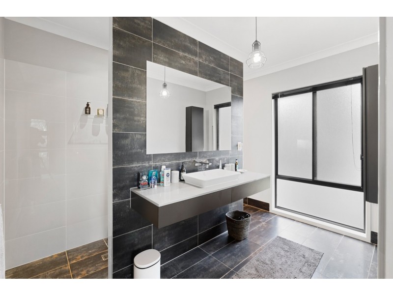 16 Duchess Place, Cleveland QLD 4163