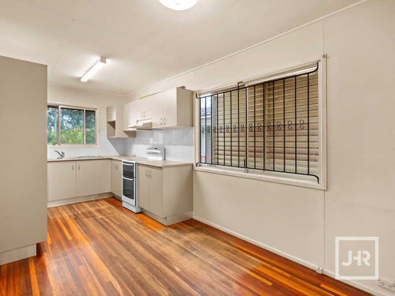 8 Eccles Street, Wynnum West QLD 4178