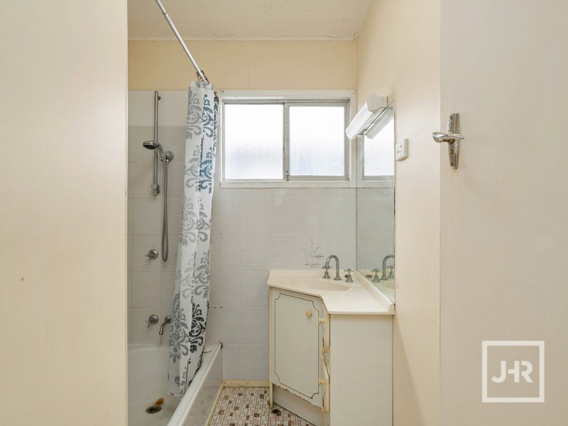 8 Eccles Street, Wynnum West QLD 4178