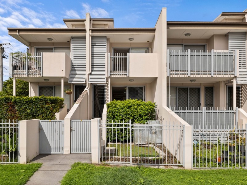 2/5 Daniells Street, Carina QLD 4152