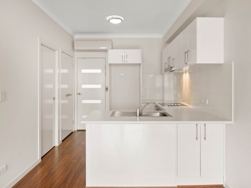 2/5 Daniells Street, Carina QLD 4152