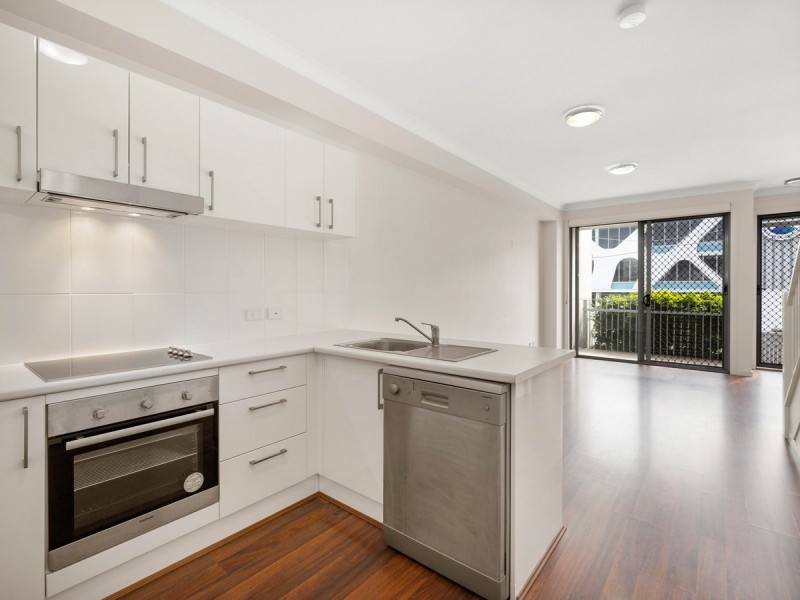 2/5 Daniells Street, Carina QLD 4152